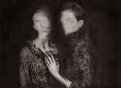 Les visages et la main nette